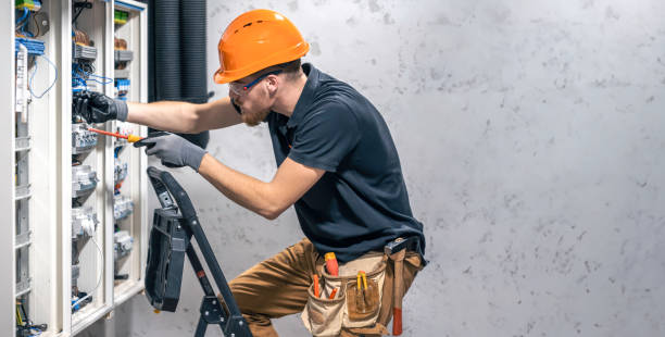 Best Licensed Electrician  in Center Point, IA